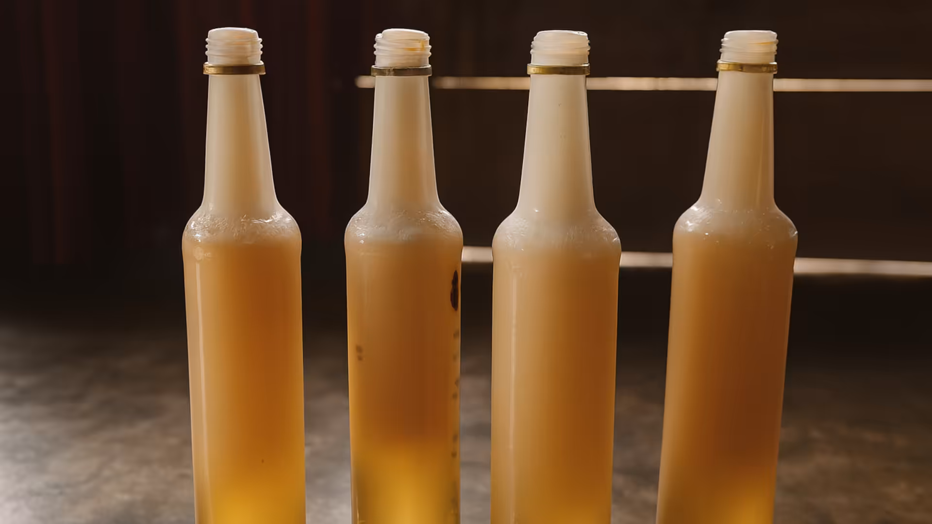 Madu Mengkristal di Dasar Botol